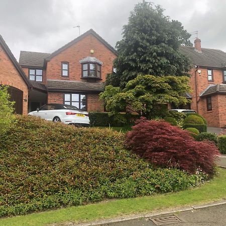 Wilmslow Airbnb Экстерьер фото