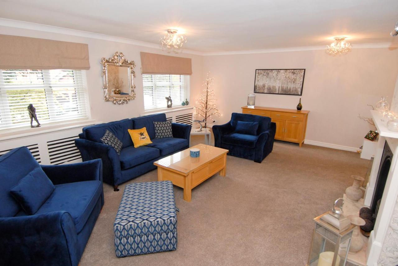 Wilmslow Airbnb Экстерьер фото