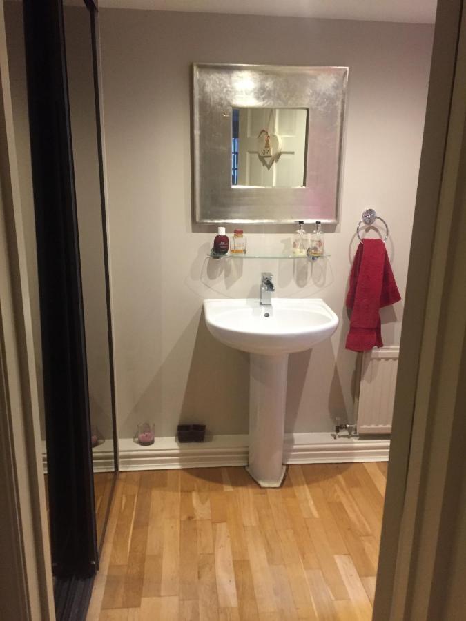 Wilmslow Airbnb Экстерьер фото