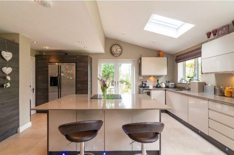 Wilmslow Airbnb Экстерьер фото
