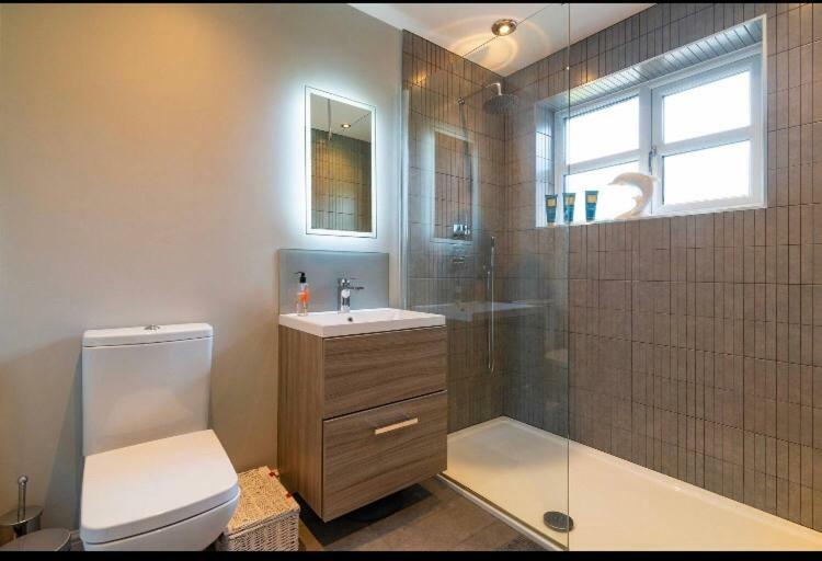 Wilmslow Airbnb Экстерьер фото