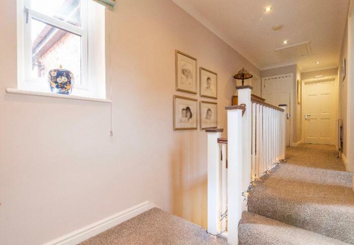 Wilmslow Airbnb Экстерьер фото