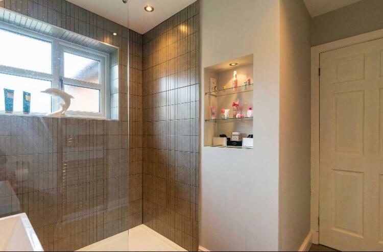Wilmslow Airbnb Экстерьер фото